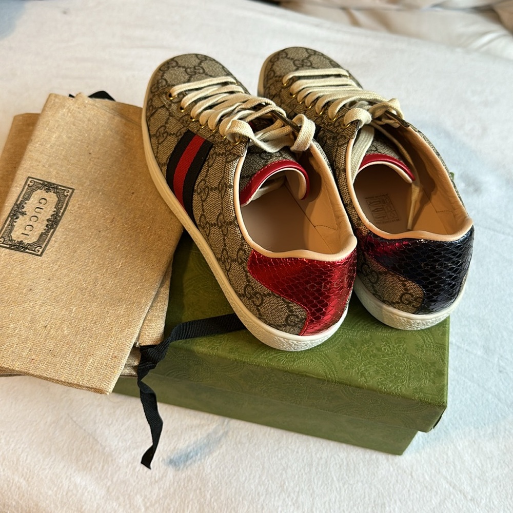 NWTS Authentic Gucci sneakers with box and shoe bags and extra laces - Picture 2 of 3